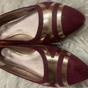 Women’s 7.5 Seychelles Flats.